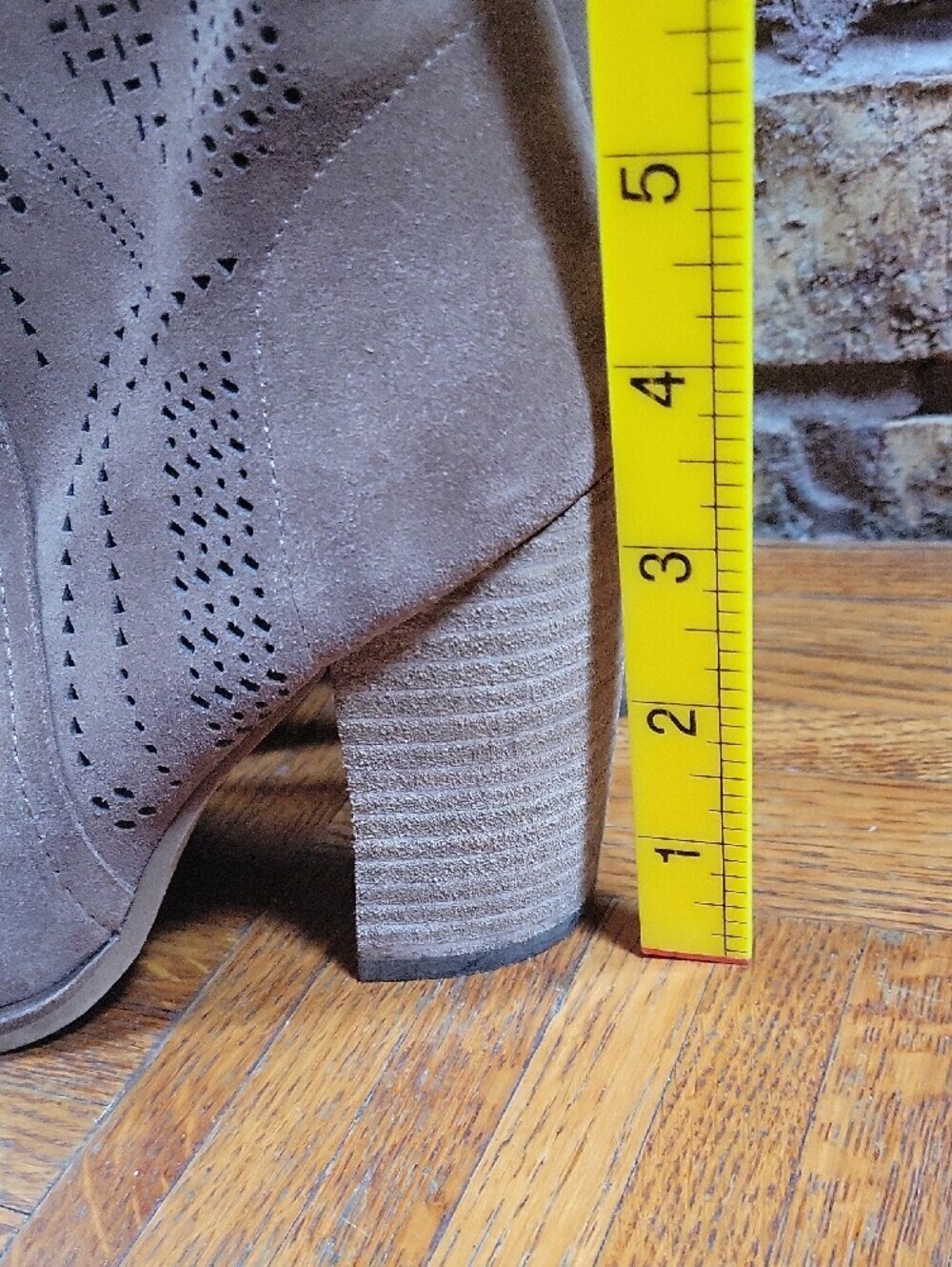 Vince Camuto Catheryna Taupe Suede Ankle Boots Size 6 Boho Pointed Toe - Picture 8 of 8